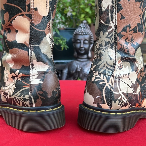 Dr. Martens Fall Floral Tall 14 Eye Pointed Toe Cery Lace Up & Zippered Boots - Picture 14 of 17